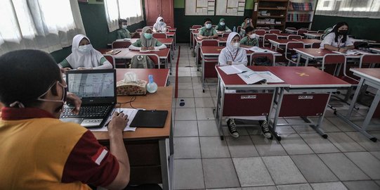 Dinas Pendidikan DKI Pastikan Guru Telah Jalani Vaksinasi Sebelum Uji Coba PTM