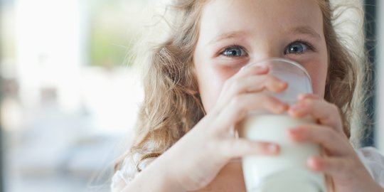 Tak Konsumsi Susu Sapi Rentan Buat Anak Kekurangan Zat Besi, Begini Cara Mengatasinya