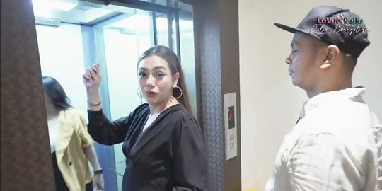 Punya Lift Pribadi, Intip 6 Potret Rumah Baru Celine Evangelista