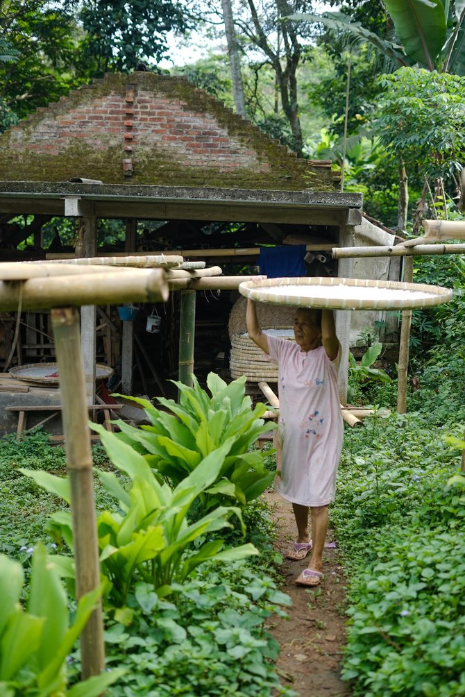 97 tahun kampung cirendeu tak bergantung nasi