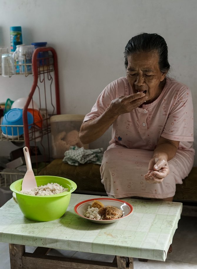 97 tahun kampung cirendeu tak bergantung nasi