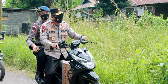 Antar Bantuan ke Lokasi Bencana, Kapolda NTT Sewa Sepeda Motor