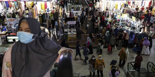 Satpol PP Ingatkan Pengelola Pasar Tanah Abang Awasi Ketat Kerumunan Pengunjung