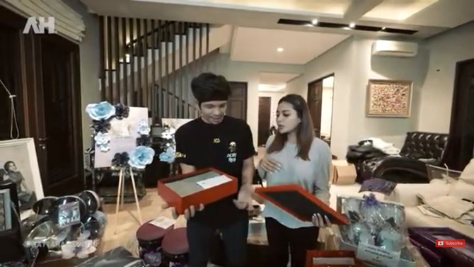 ini penampakan kado dari istri jokowi buat atta dan aurel