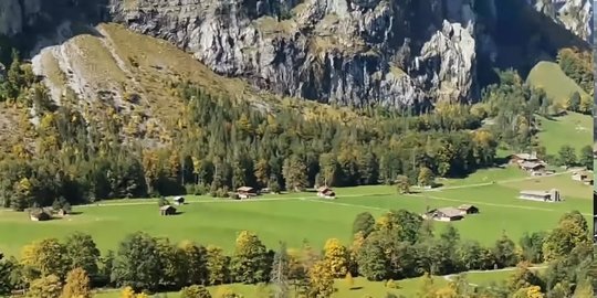Melihat Lebih Dekat Pesona Lauterbrunnen, Desa di Swiss Dikelilingi 72 Air Terjun