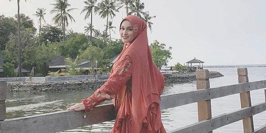 Kini Berhijab, Ini 4 Potret Rita Hasan Aktris Senior yang Kerap Jadi Tokoh Antagonis