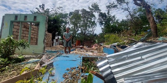 Cerita Nenek Yana Detik-Detik Rumahnya Hancur Diterjang Siklon Tropis Seroja