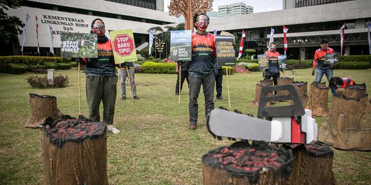 Aktivis Greenpeace Tolak Perusakan Hutan Papua