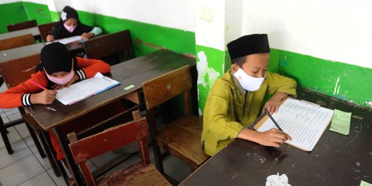 Khawatir Radikalisme, DPR Dorong Menag Masukkan Kurikulum Moral Pancasila ke Madrasah