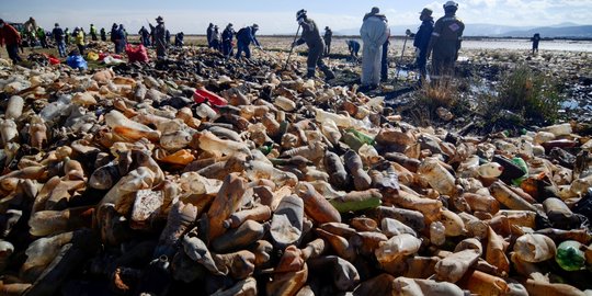 Penampakan 'Danau Sampah Plastik' di Bolivia