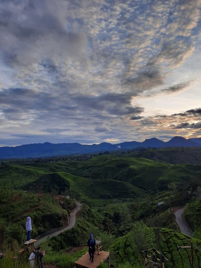 mengejar matahari terbit di cukul pangalengan bandung