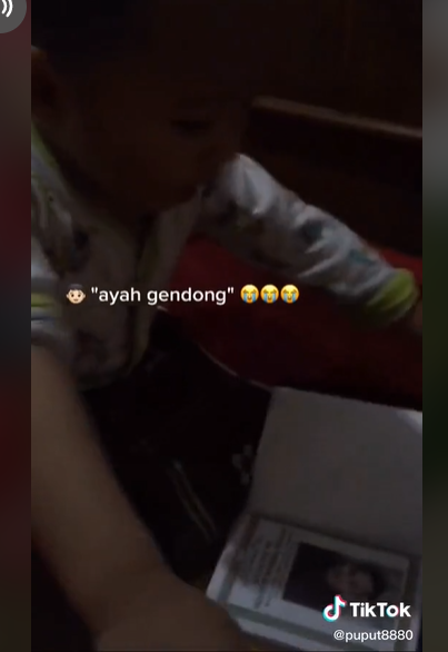 viral video balita panggil ayah di buku yasin