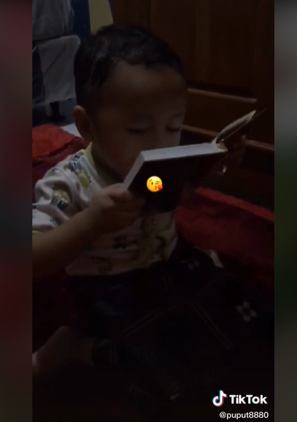 viral video balita panggil ayah di buku yasin