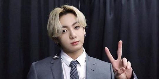 13 Potret Selca Jungkook BTS dari Awal Hingga Kini di Weverse, Bikin Oleng