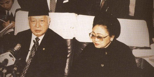 Soeharto Bincang dengan Presiden USA Ronald Reagen, Posisi Duduknya Jadi Sorotan