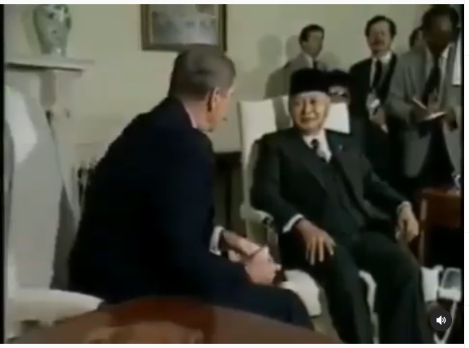 soeharto bincang dengan presiden usa ronald reagen