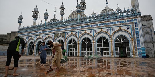 Menengok Masjid Jamia di Pakistan Bersolek Jelang Ramadan