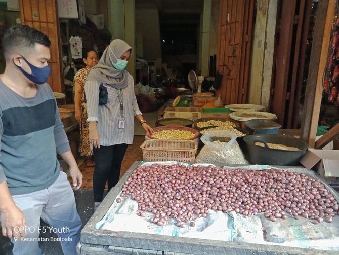 pedagang pasar tradisional