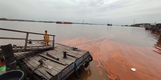 Kapal LCT Karam di Samarinda, 120 Ton CPO Diduga Tumpah Cemari Sungai Mahakam