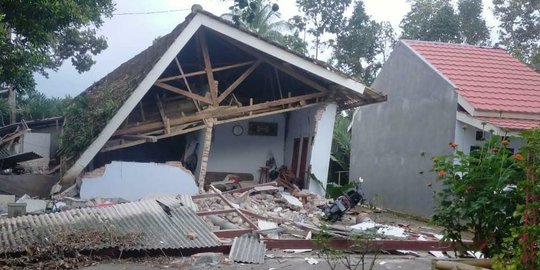 Dahsyatnya Gempa Malang: Gerabah Pecah hingga Dinding Berbunyi