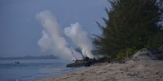 Pertarungan Sengit Pasukan Marinir TNI AL di Kepri, KRI & Pesawat Lepaskan Tembakan