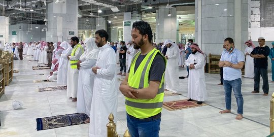 Pemkot Surabaya Izinkan Warganya Salat Tarawih di Masjid