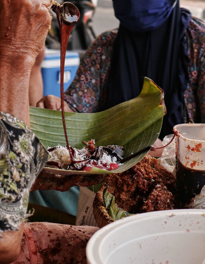 lupis mbah satinem