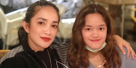 Beranjak Remaja, Ini 5 Potret Cantik Syafa Azzahra Putri Ussy Sulistiawaty