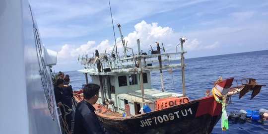 tak lagi ikan, 5 kapal vietnam tertangkap curi cumi indonesia