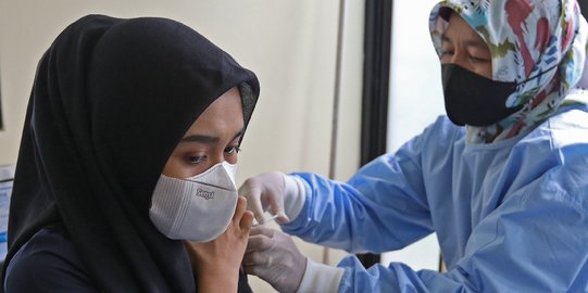 Menko Airlangga: Kinerja Vaksinasi Indonesia Lebih Baik dari Dunia