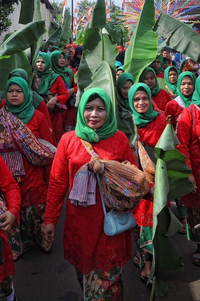 khidmatnya kirab nyadran kali