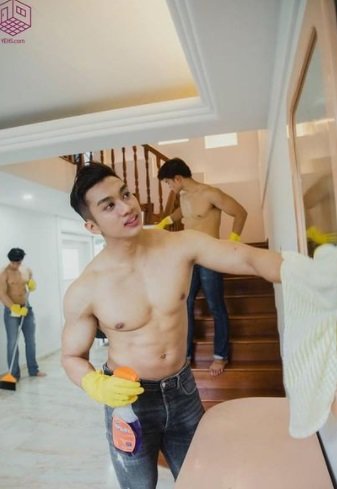 viral layanan bersih rumah petugasnya para pria berotot harganya capai rp45 juta