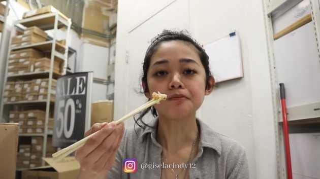 jadi store manager di kanada ini 4 potret gisela cindy saat bekerja