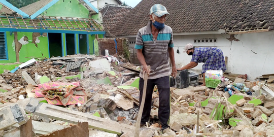 Cerita Korban Gempa Malang, Tinggal di Tenda dan Berharap Bantuan Rekonstruksi