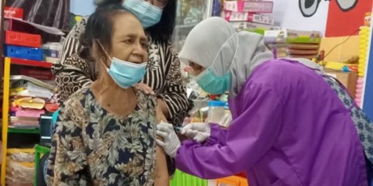 Update Lansia Sudah Terima Vaksin Covid-19 Dosis Pertama Per 13 April 2021