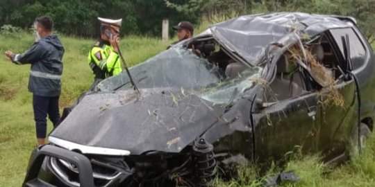 Sopir Ngantuk, Avanza Oleng hingga Keluar Jalur Tol Tebing Tinggi, 3 Tewas