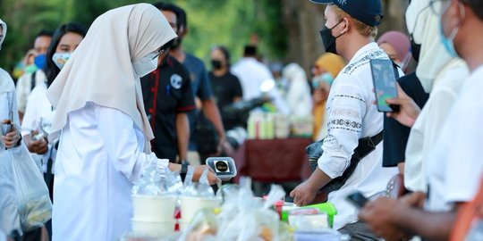 Bupati-Wabup Banyuwangi Izinkan Pasar Takjil untuk Geliatkan Ekonomi UMKM