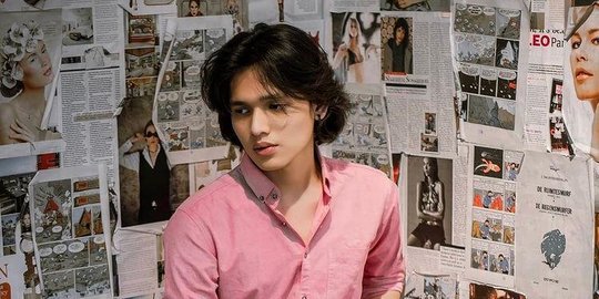 Main di FTV 3xtraOrdinary, Ini 4 Potret Finn Bramasta dengan Rambut Gondrong