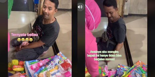 Viral Penyandang Disabilitas Jualan Mainan, Diborong Ibu Bhayangkari Bikin Haru