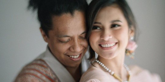 Beredar Isu Kehamilan Istri, Arie Kriting Berikan Klarifikasi