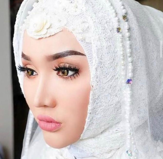 lucinta luna dalam balutan hijab