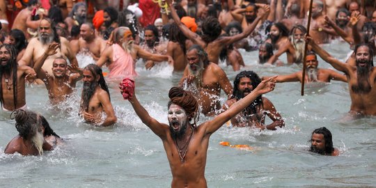 India Catat Rekor Kasus Covid-19 Tertinggi Saat Perayaan Festival Sungai Gangga