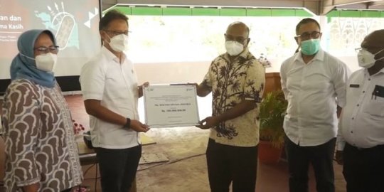 Pantau Vaksinasi di Jayapura, Menkes Berpesan Utamakan Vaksin untuk Lansia