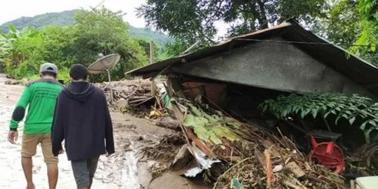 Operasi Pencarian Korban Banjir Bandang di Adonara NTT Diperpanjang