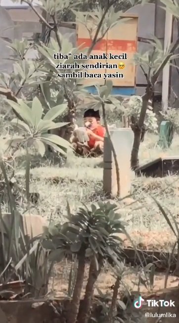 video bocah ziarah kubur sendirian