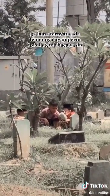 video bocah ziarah kubur sendirian