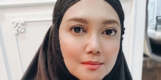 Penuh Kehangatan, Ini Potret 4 Artis Jalani Tarawih