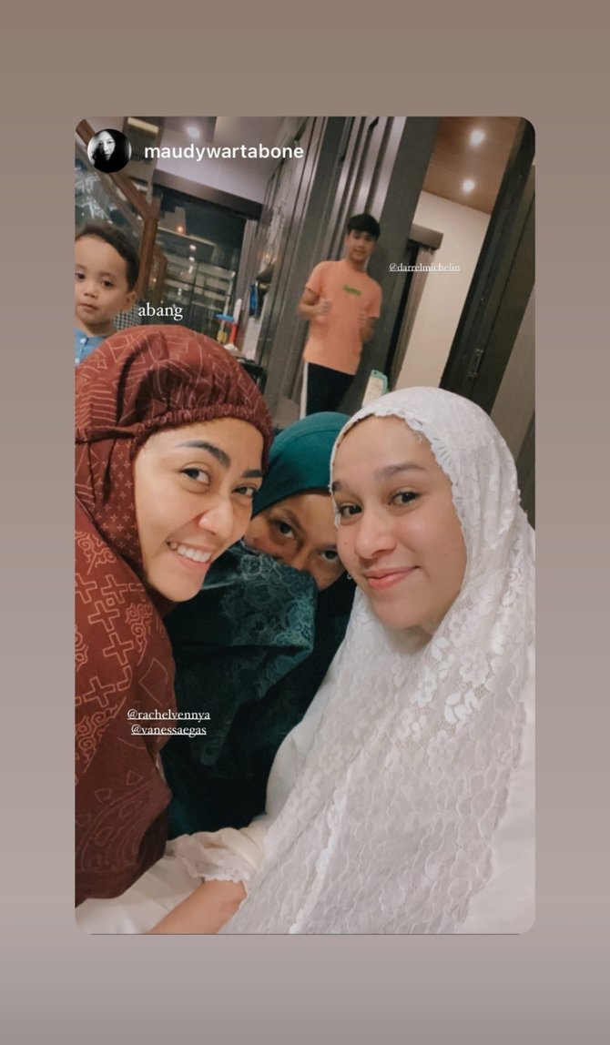 ini potret 4 artis jalani tarawih