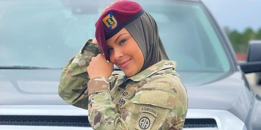 Cetak Sejarah, Tentara Muslim Amerika Ini Jadi Wanita Berhijab Pertama Lulus Airborne
