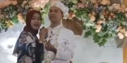 Pengantin Pria Foto Mesra Sama Cewek Lain di Pelaminan, Istri Cuma Duduk Terdiam